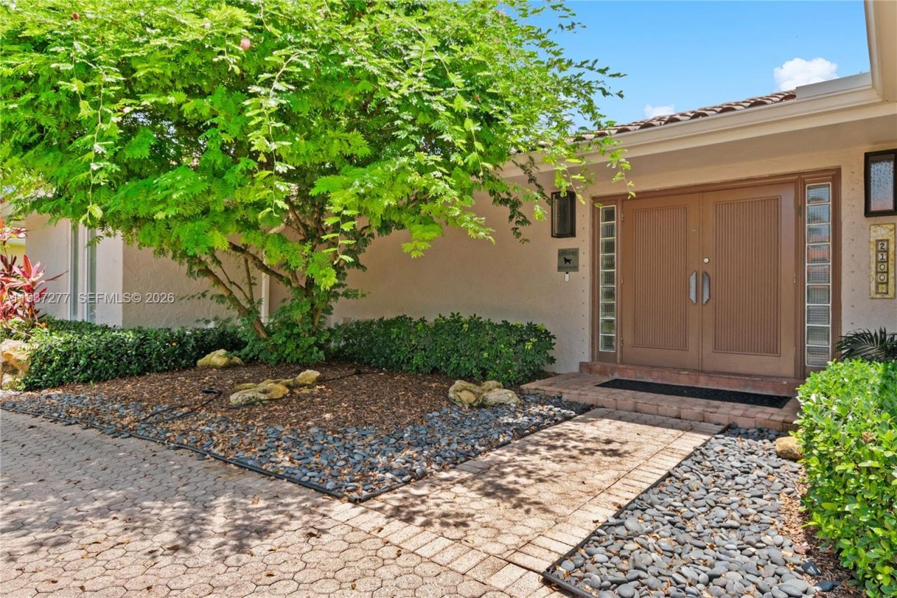 2100 NE 211th Ter., Miami, FL 33179 Photo