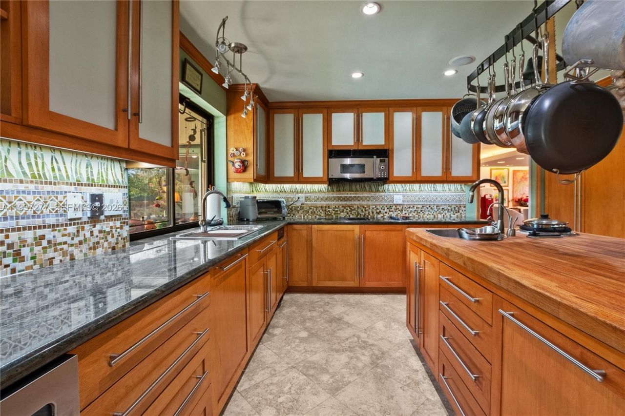 2100 NE 211th Ter., Miami, FL 33179 Photo