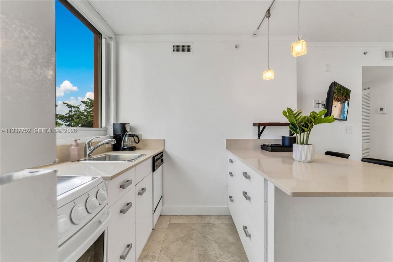 2951 S Bayshore Dr , Unit 717, Miami, FL 33133 Photo