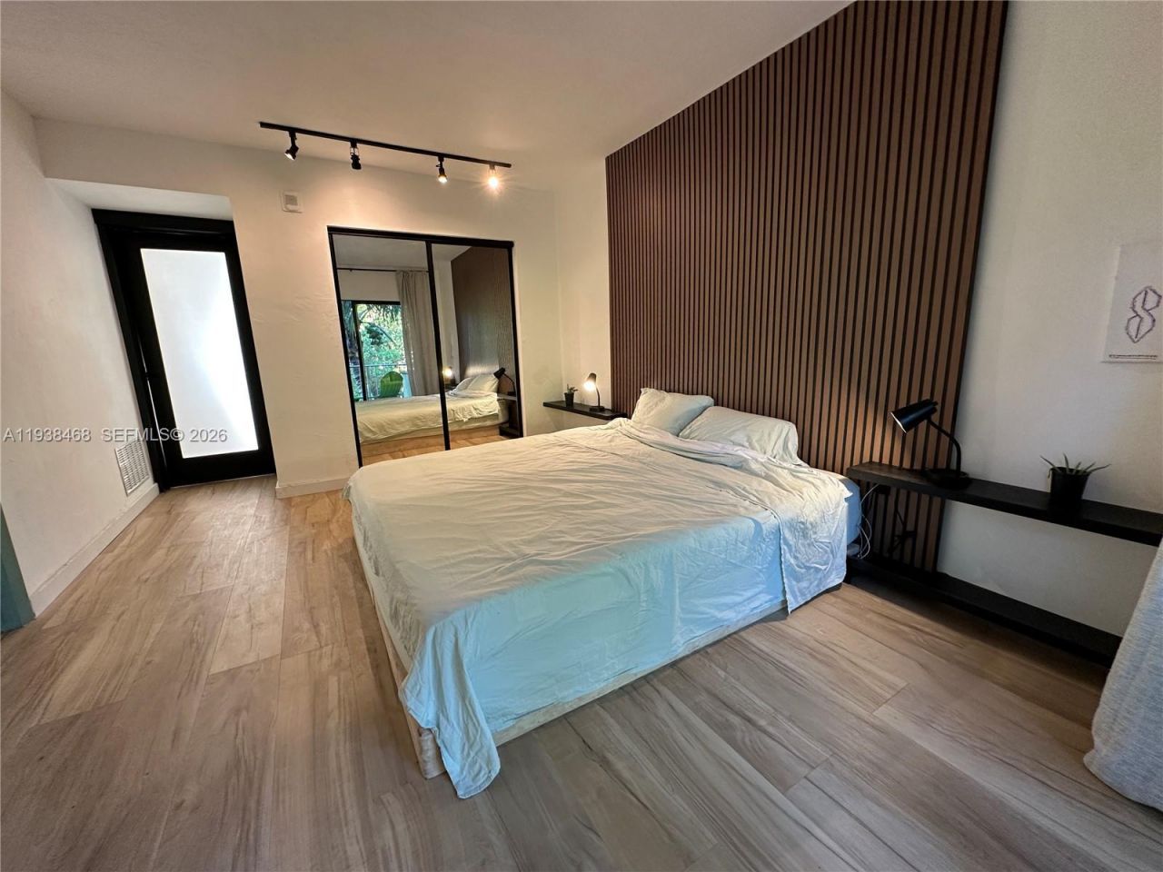 1860 Venice Park Dr, Unit 105, North Miami, FL 33181 Photo