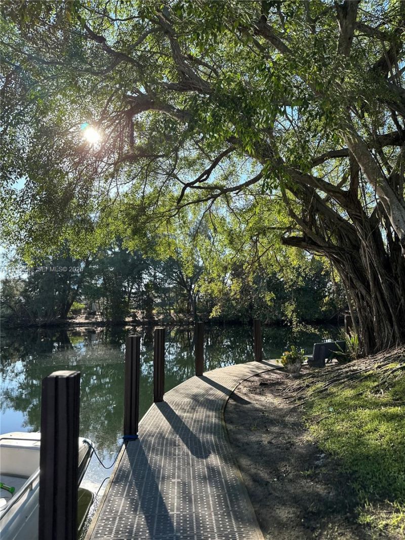 1860 Venice Park Dr, Unit 105, North Miami, FL 33181 Photo