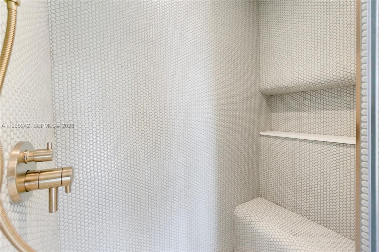 2678 Tigertail Ave, Unit 715, Miami, FL 33133 Photo