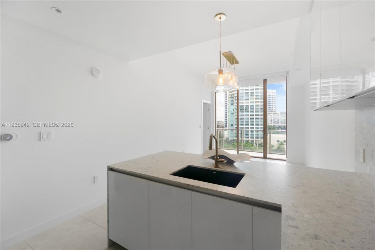 2678 Tigertail Ave, Unit 715, Miami, FL 33133 Photo