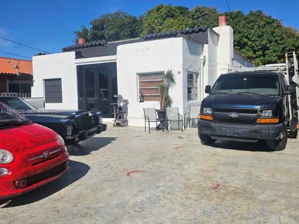 1829 NW 5th St, Miami, FL 33125