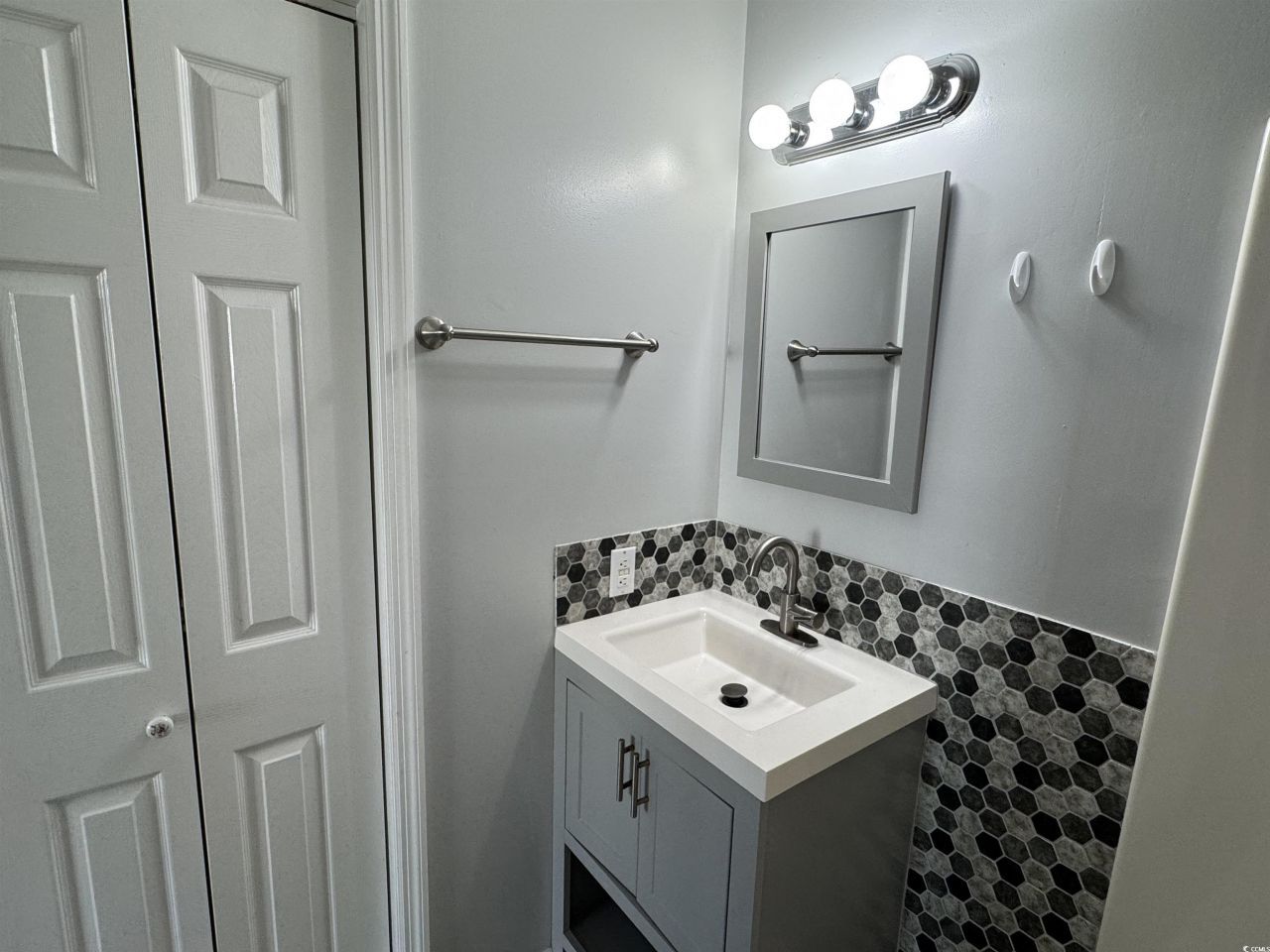 408 Chesterfield Ct. Photo 10