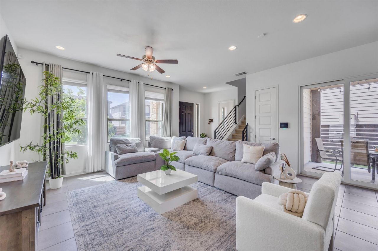 1612 Arcilla St, Austin, TX 78741 Main Photo