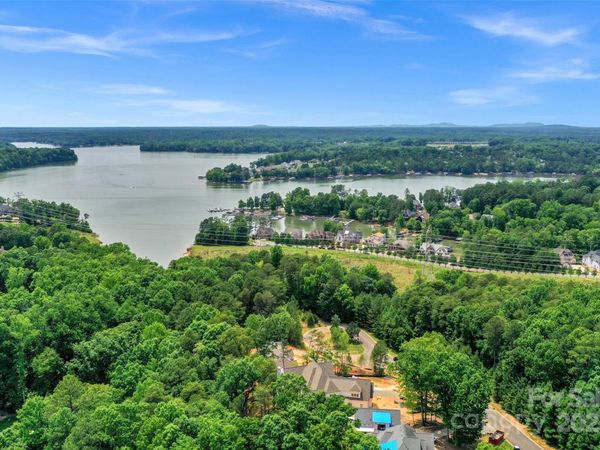 5040 Hermitage Court , Belmont, NC 28012