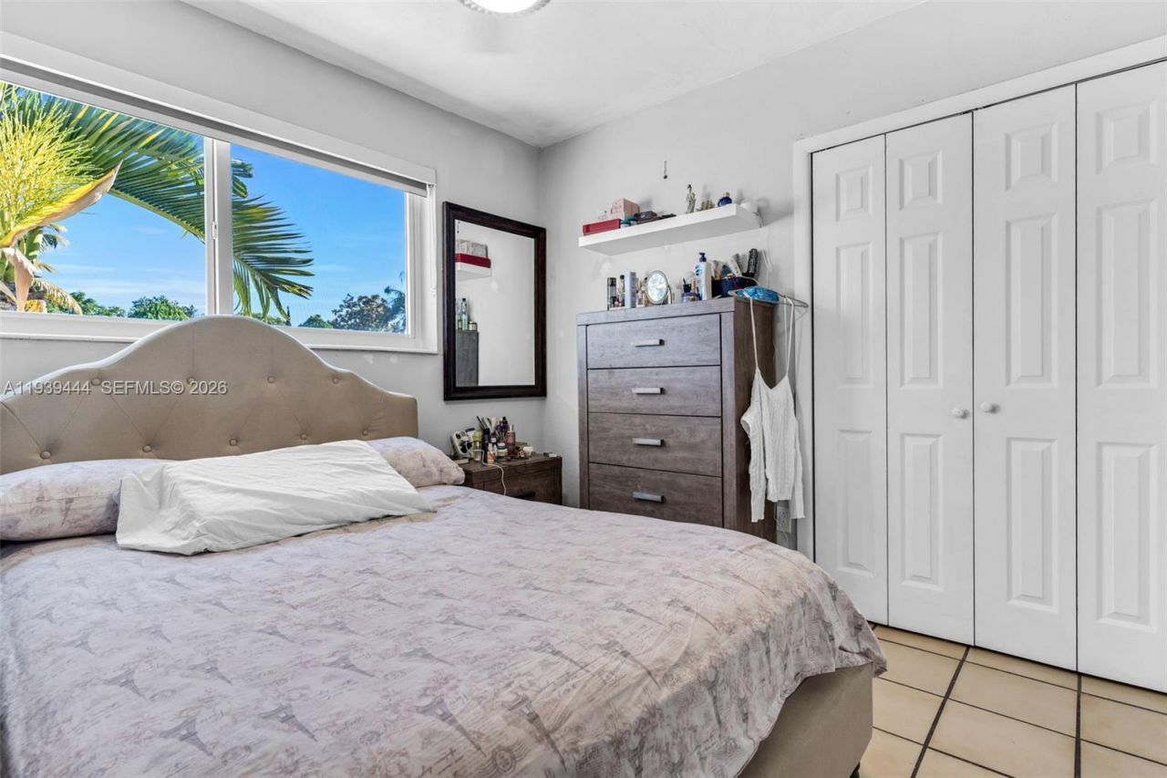 19542 SW 120th Ave, Miami, FL 33177 Photo