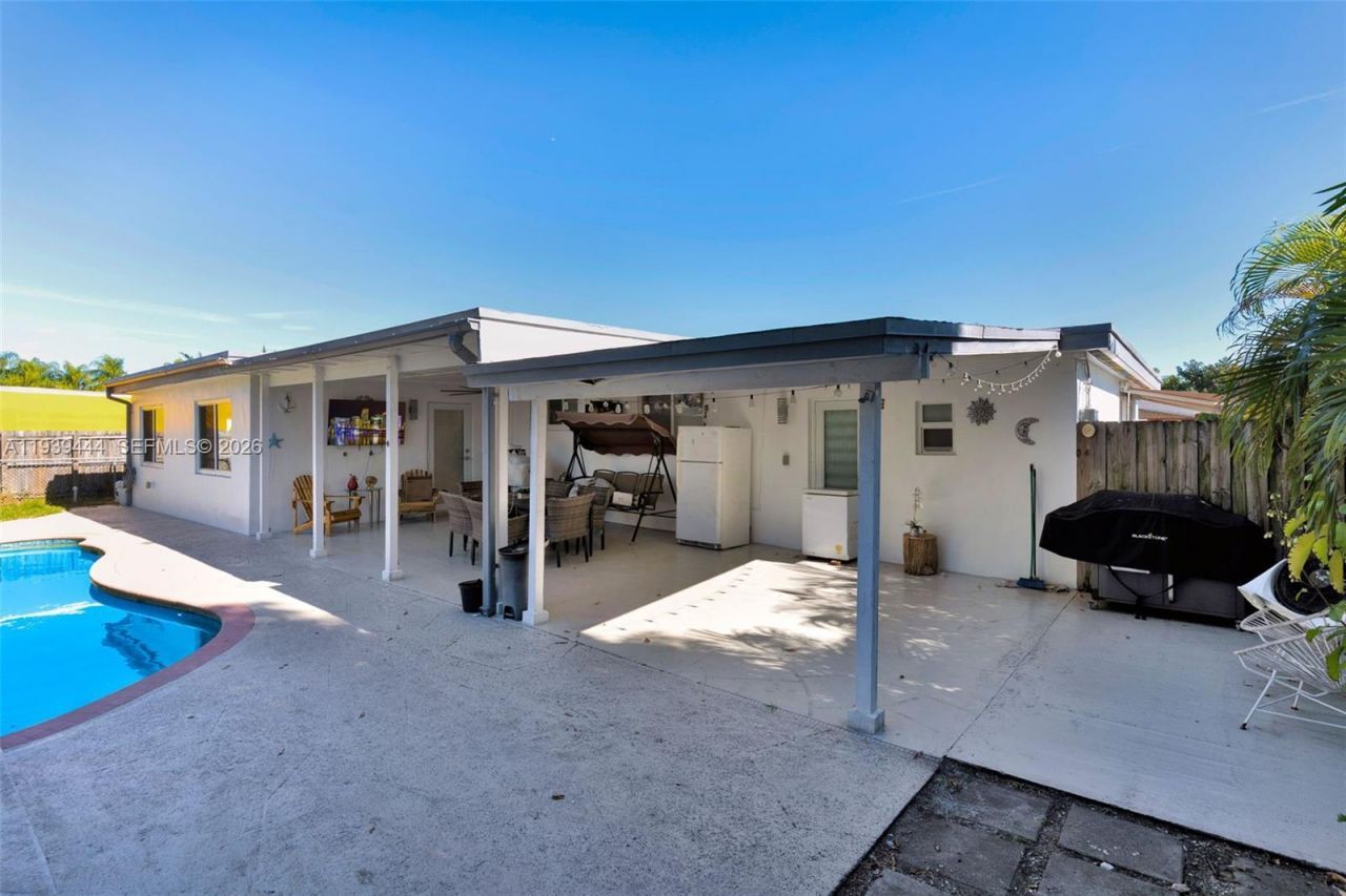 19542 SW 120th Ave, Miami, FL 33177 Photo