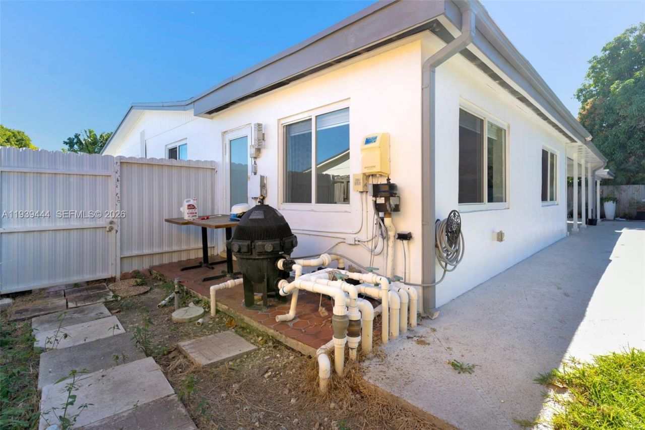 19542 SW 120th Ave, Miami, FL 33177 Photo