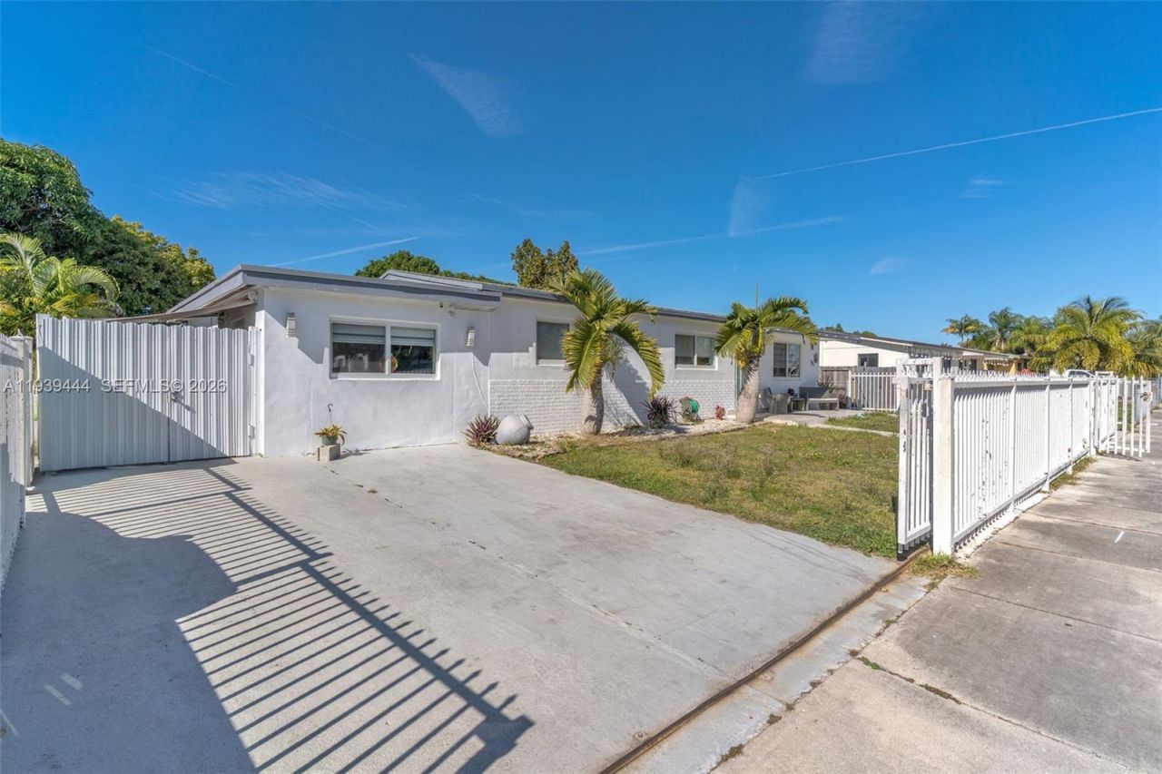 19542 SW 120th Ave, Miami, FL 33177 Photo