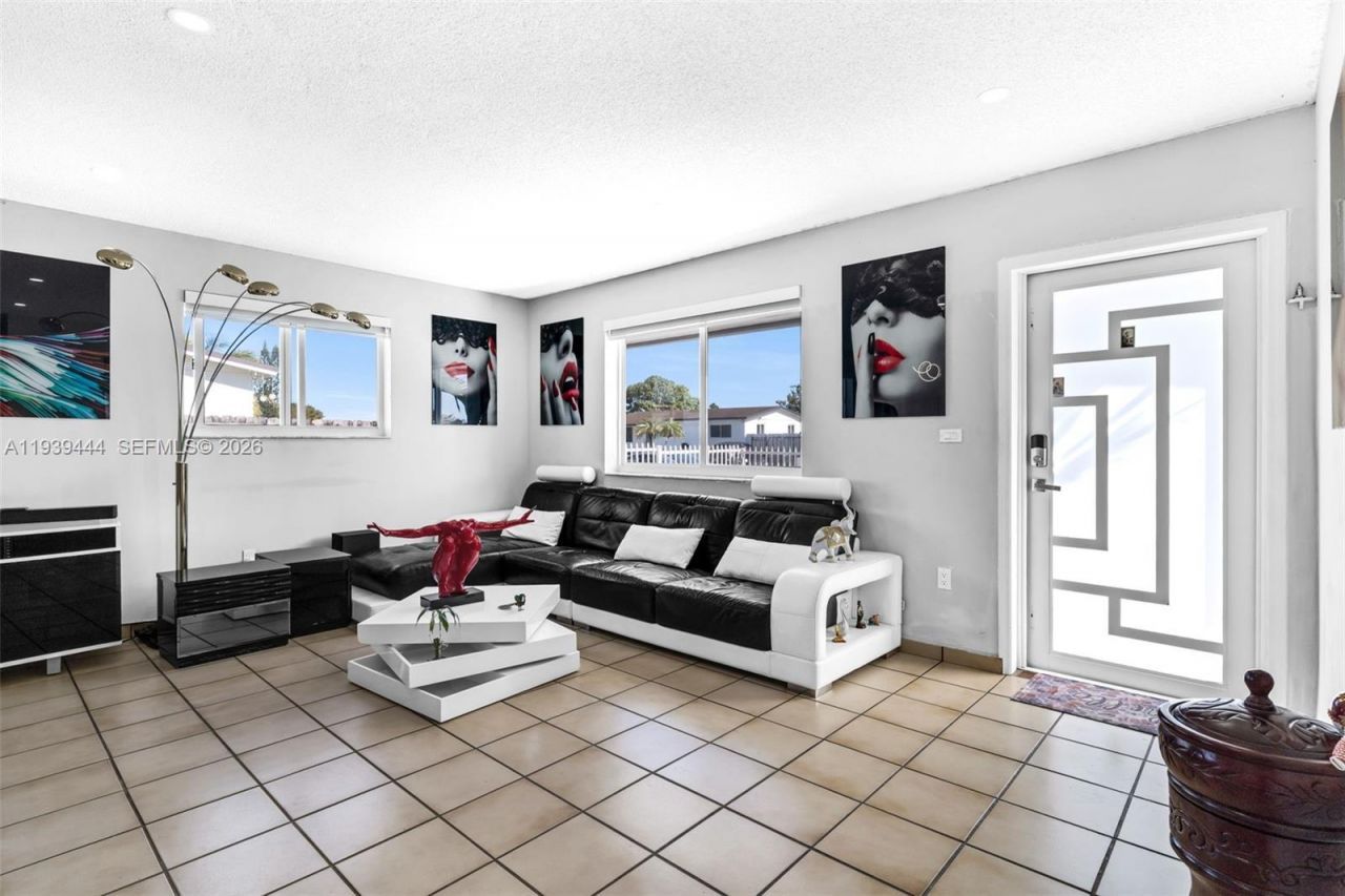 19542 SW 120th Ave, Miami, FL 33177 Photo