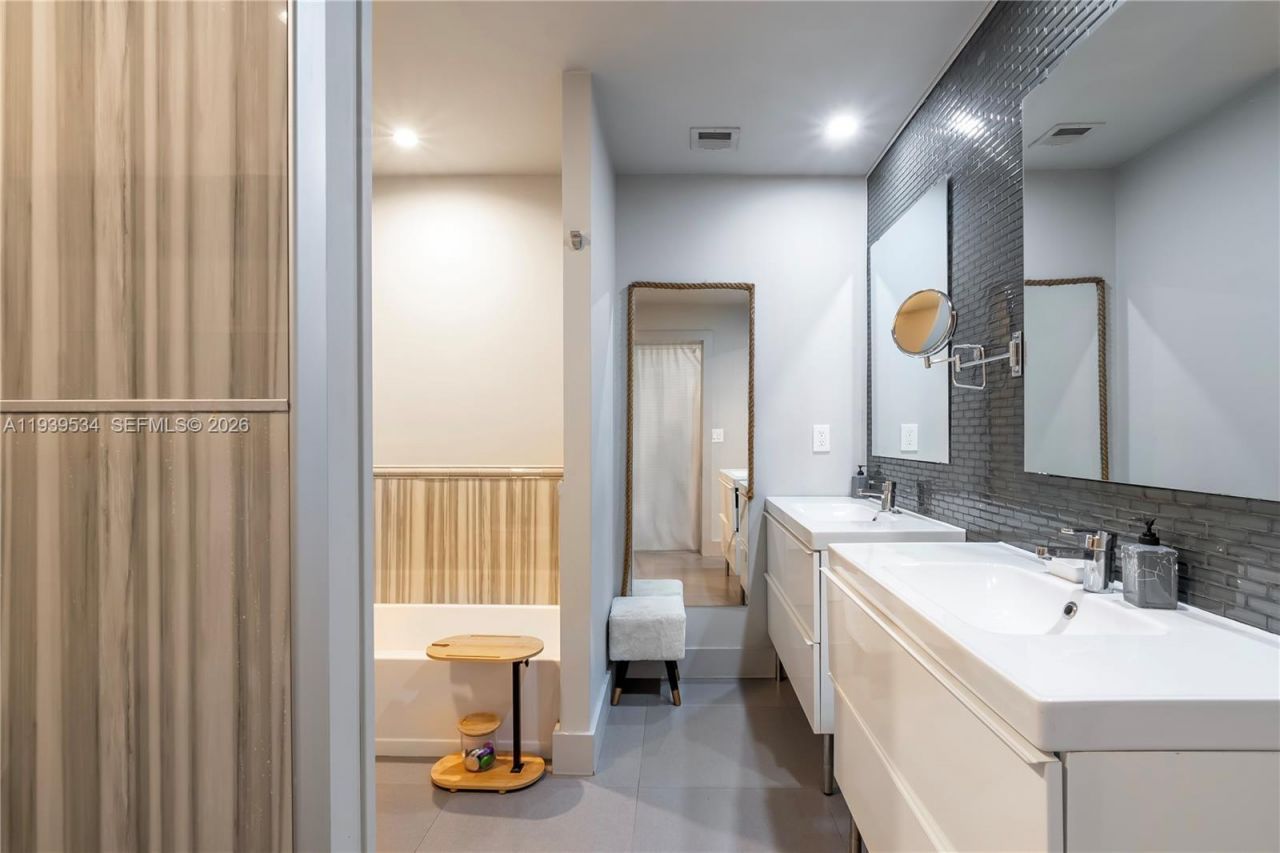 1174 Garfield St, Hollywood, FL 33019 Photo