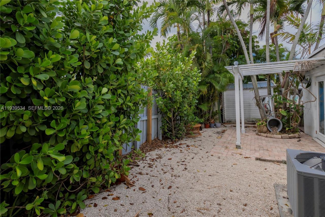 1174 Garfield St, Hollywood, FL 33019 Photo