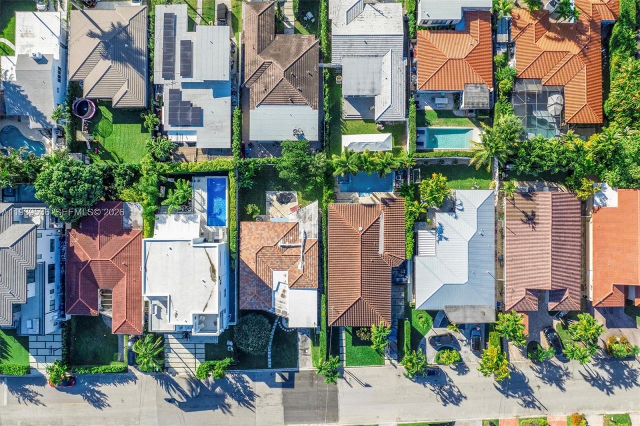 9424 - 9432 Carlyle Ave , Surfside, FL 33154 Photo