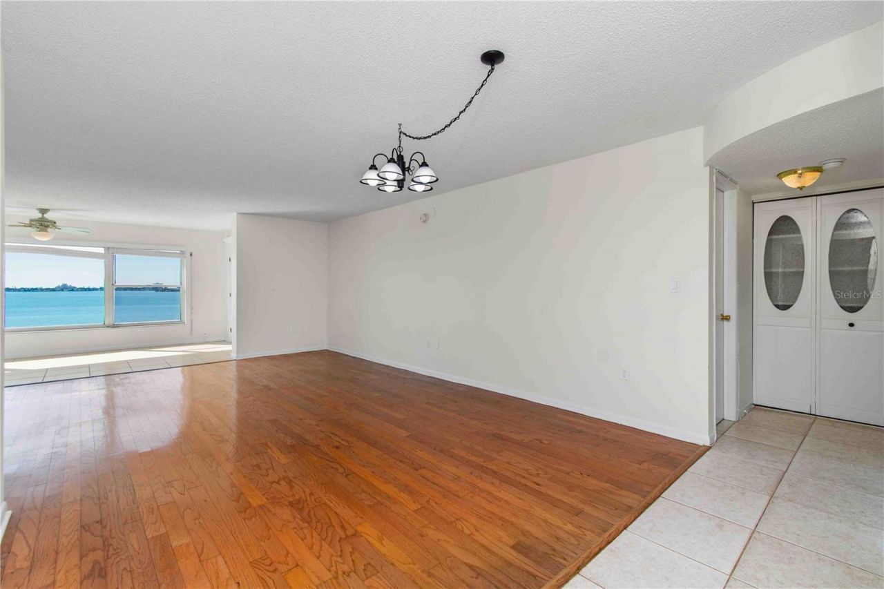 5980 Shore Boulevard S, Unit 701, Gulfport, FL 33707 Photo