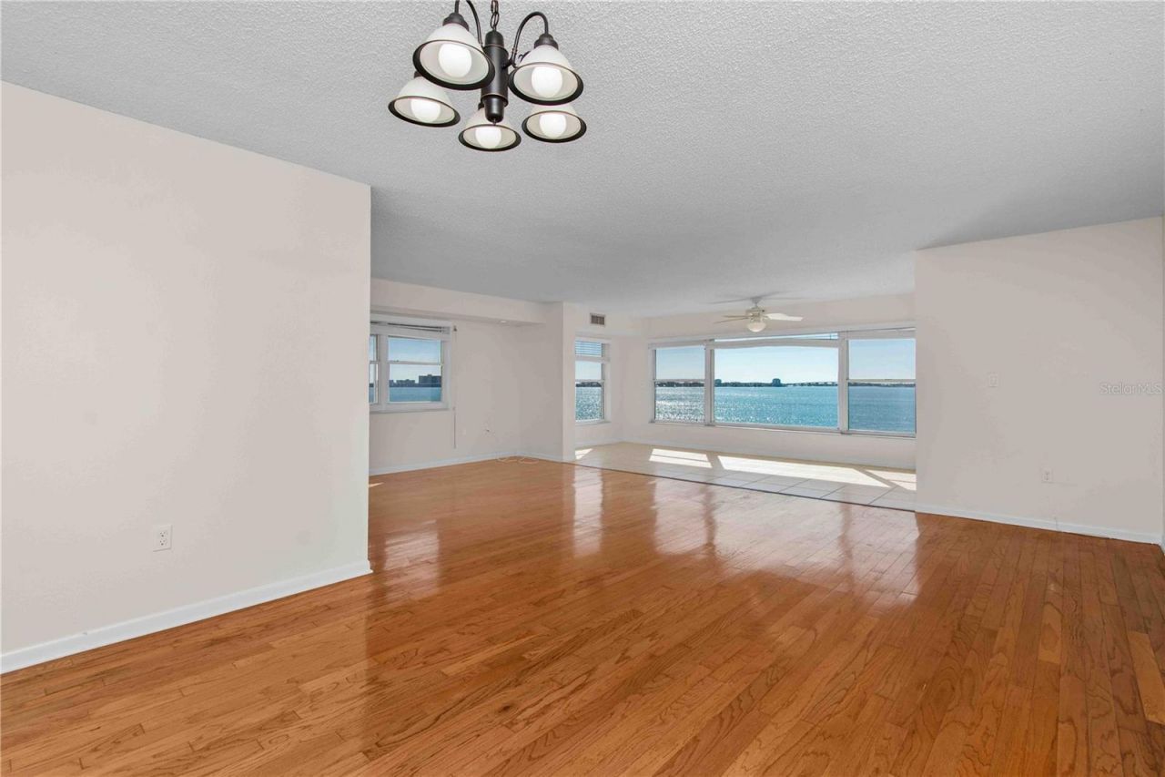 5980 Shore Boulevard S, Unit 701, Gulfport, FL 33707 Photo