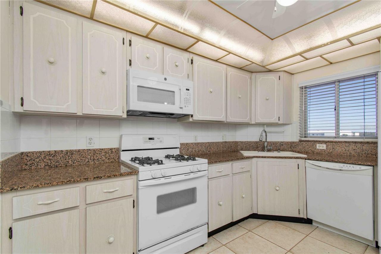 5980 Shore Boulevard S, Unit 701, Gulfport, FL 33707 Photo