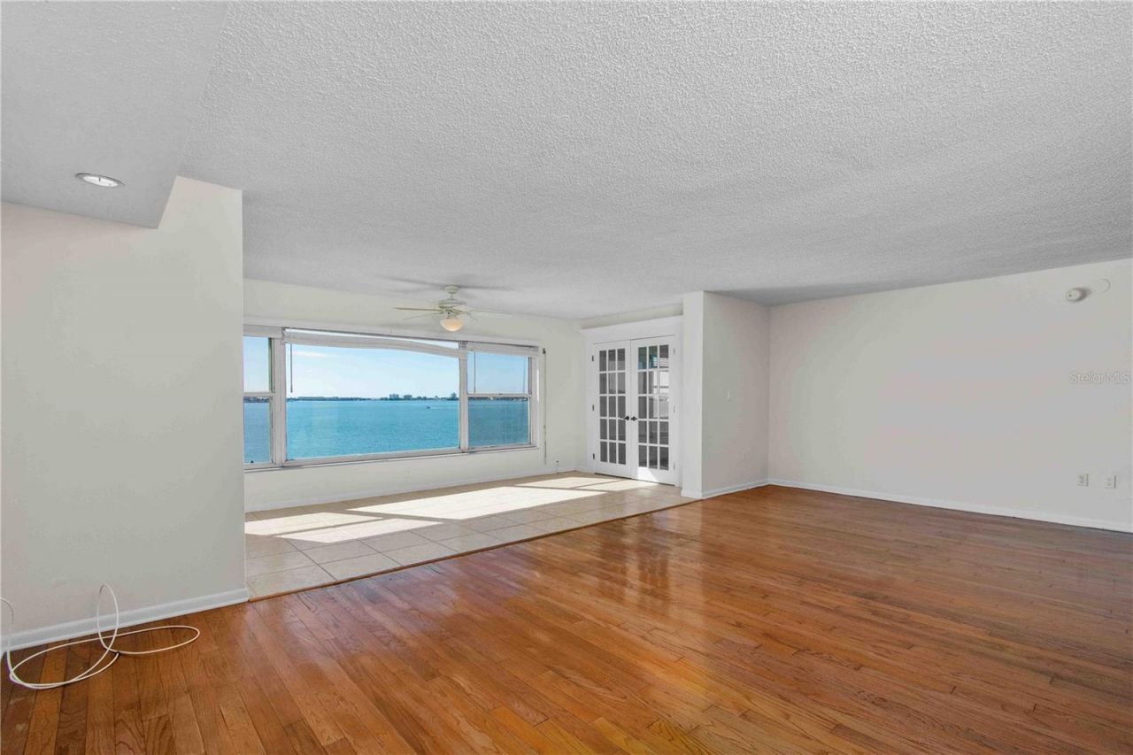 5980 Shore Boulevard S, Unit 701, Gulfport, FL 33707 Photo