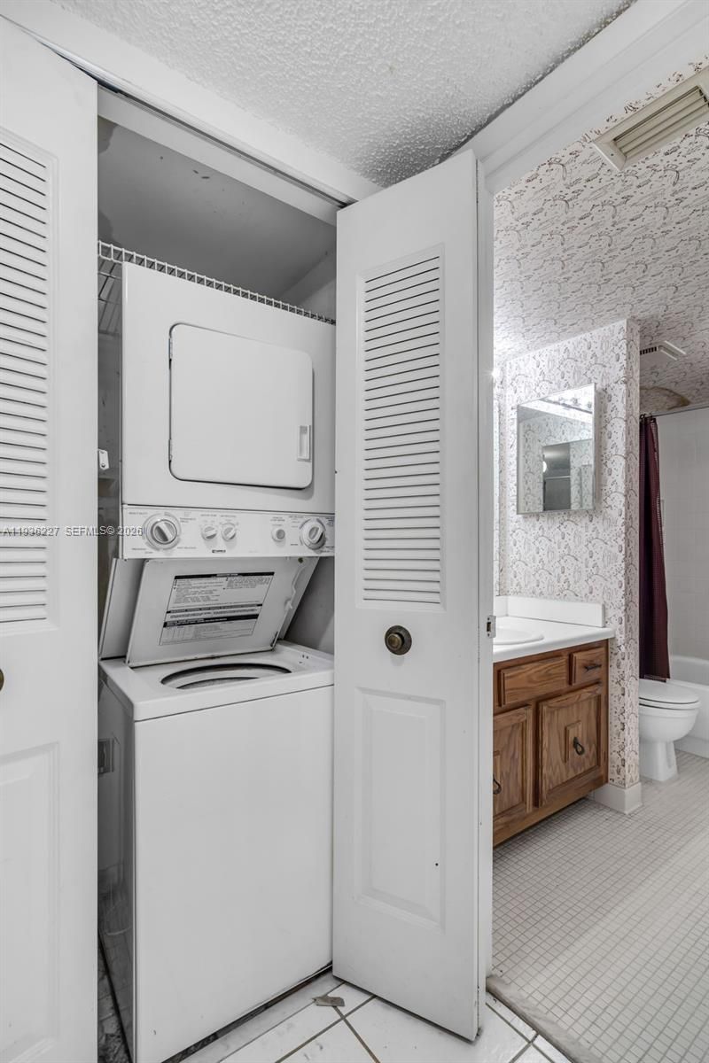 6321 Coral Lake Dr, Unit 209, Margate, FL 33063 Photo