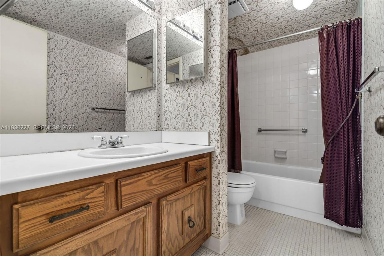 6321 Coral Lake Dr, Unit 209, Margate, FL 33063 Photo