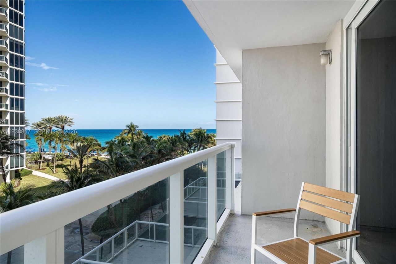 19201 Collins Ave , Unit 324, Sunny Isles Beach, FL 33160 Photo