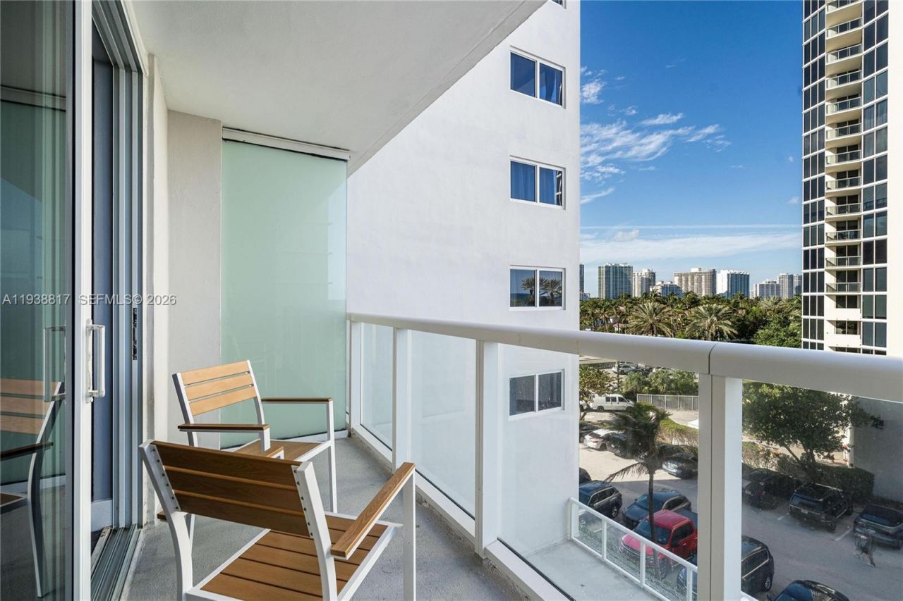 19201 Collins Ave , Unit 324, Sunny Isles Beach, FL 33160 Photo