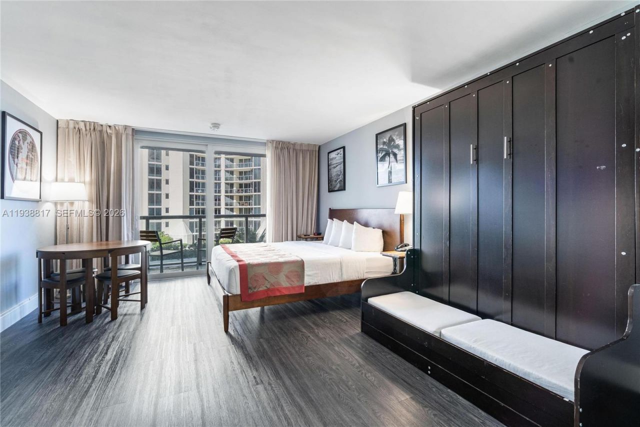 19201 Collins Ave , Unit 324, Sunny Isles Beach, FL 33160 Photo