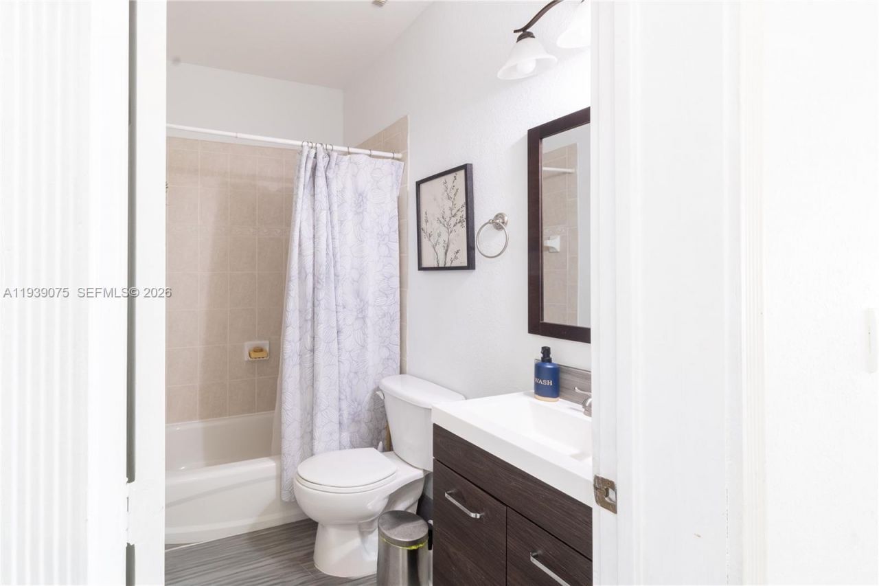 5580 NW 107th Ave, Unit 1214, Doral, FL 33178 Photo