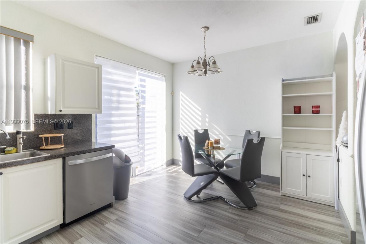 5580 NW 107th Ave, Unit 1214, Doral, FL 33178 Photo