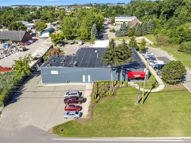 4800 Joslyn Road , Lake Orion Vlg, MI 48359