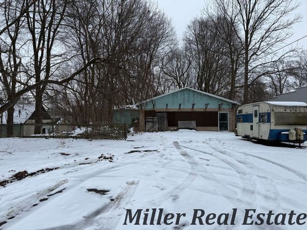 607 S Michigan Avenue, Hastings, MI 49058