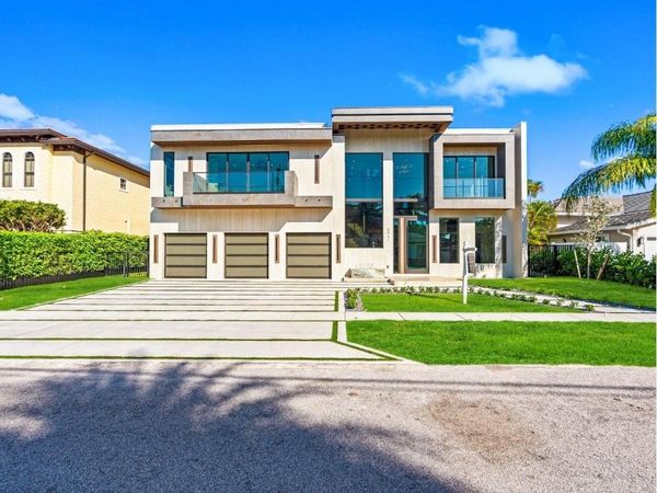 2441 NE 48th Ct, Lighthouse Point, FL 33064