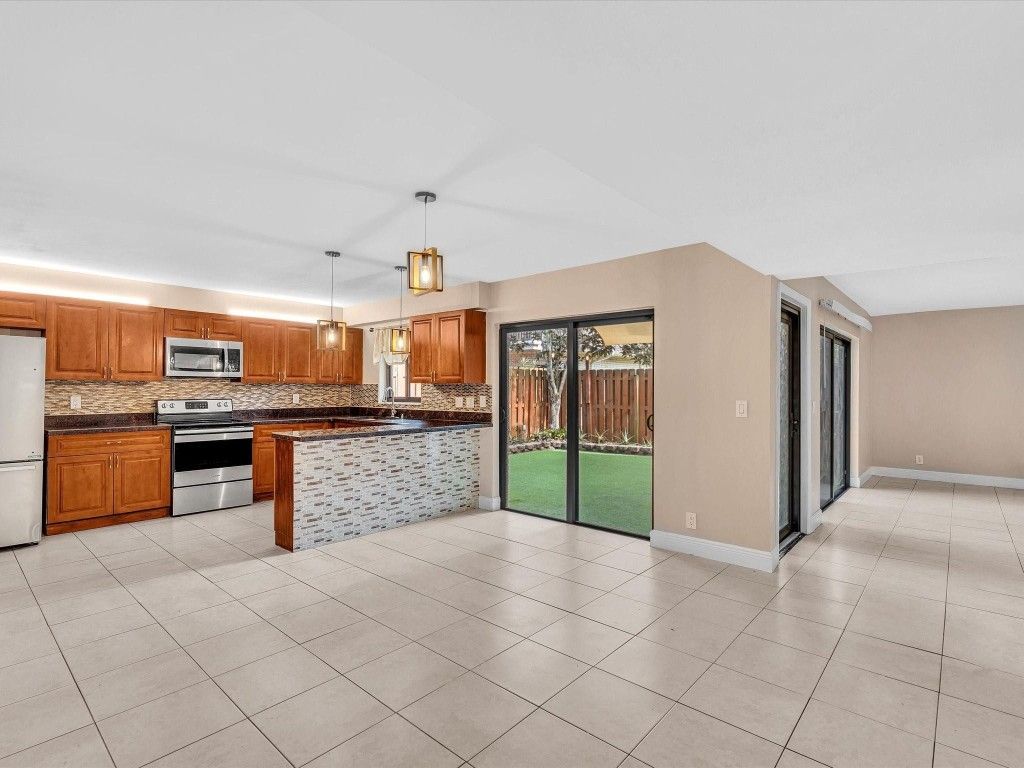 8111 SW 24th Street, Unit 8111, North Lauderdale, FL 33068 Photo