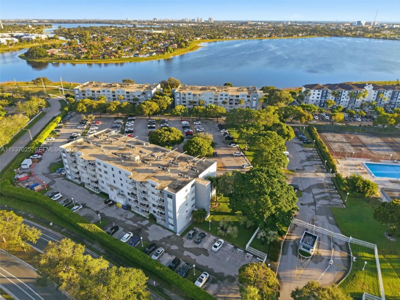 480 Executive Center Dr, Unit 3C, West Palm Beach, FL 33401 Photo