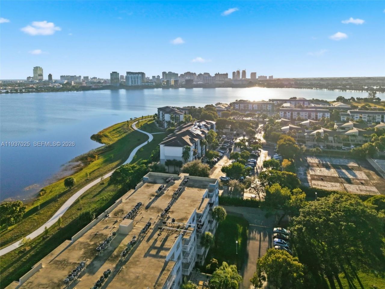 480 Executive Center Dr, Unit 3C, West Palm Beach, FL 33401 Photo