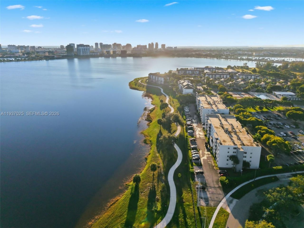 480 Executive Center Dr, Unit 3C, West Palm Beach, FL 33401 Photo