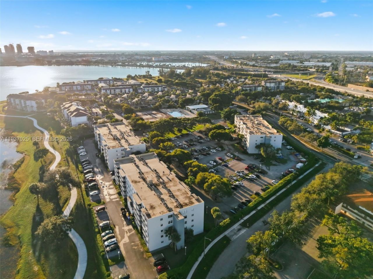 480 Executive Center Dr, Unit 3C, West Palm Beach, FL 33401 Photo