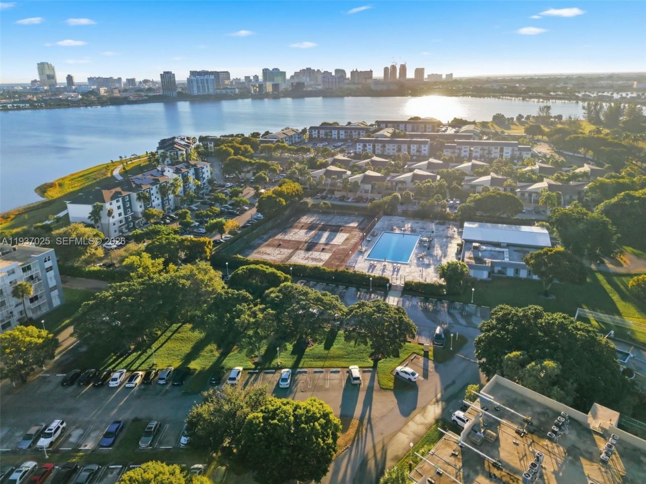 480 Executive Center Dr, Unit 3C, West Palm Beach, FL 33401 Photo