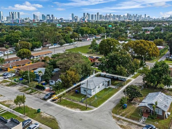 1244 NW 45th St , Miami, FL 33142