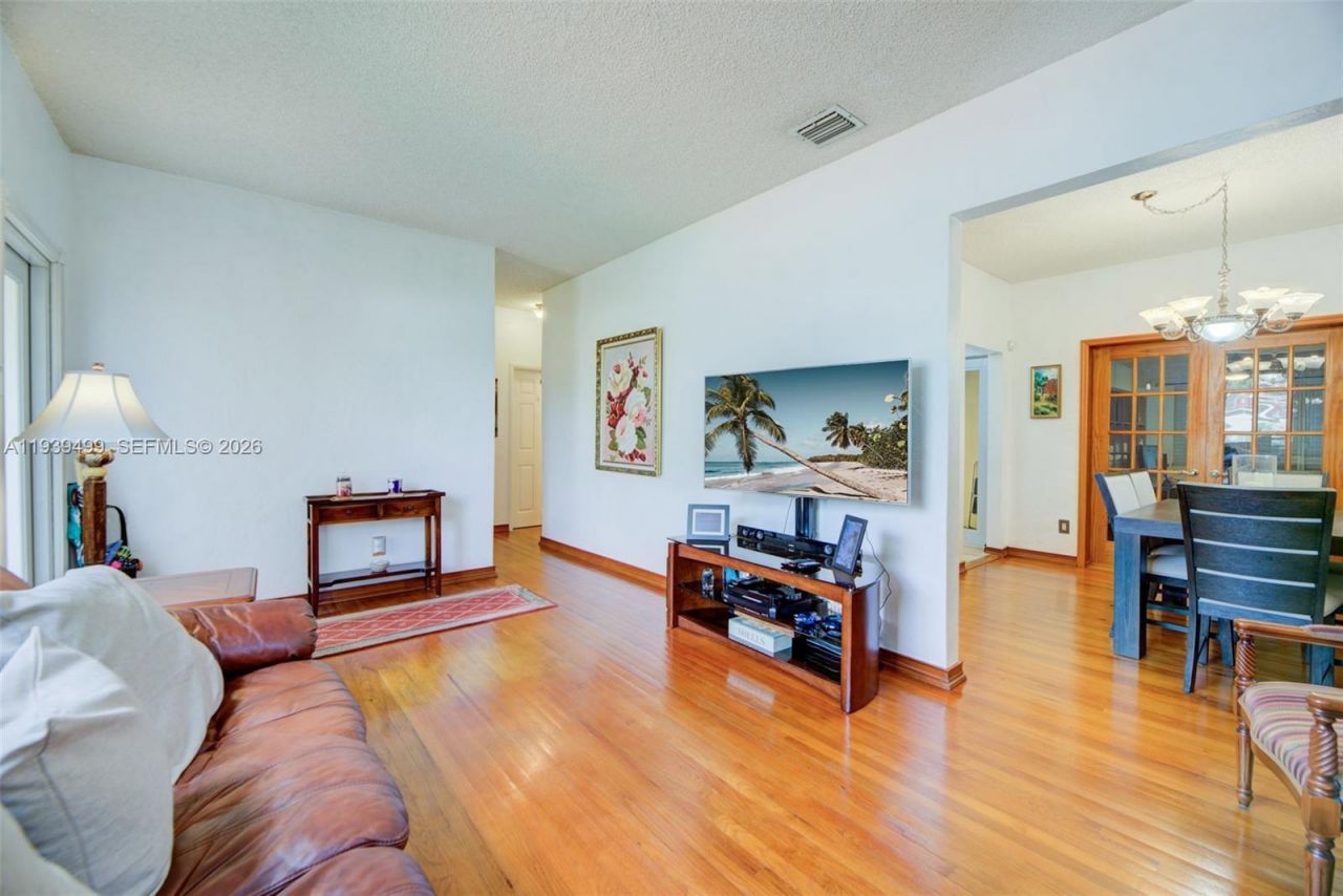 6120 SW 27th St, Miami, FL 33155 Photo