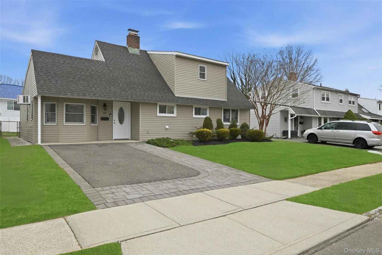 57 Cobalt Lane, Westbury, NY 11590 Main Photo
