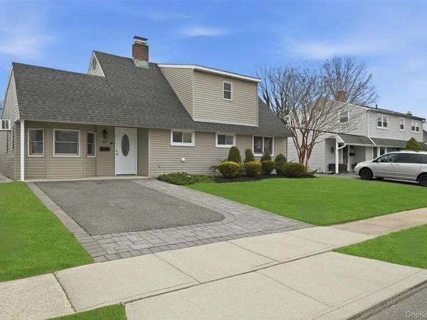 57 Cobalt Lane, Westbury, NY 11590