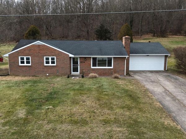 2674 SEVEN VALLEYS ROAD, SEVEN VALLEYS, PA 17360