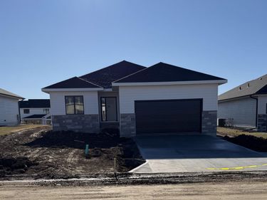 20947 Ellison Avenue, Elkhorn, NE 68022