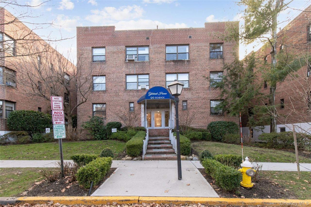 90 Schenck Avenue, Unit 3P, Great Neck, NY 11021 Main Photo