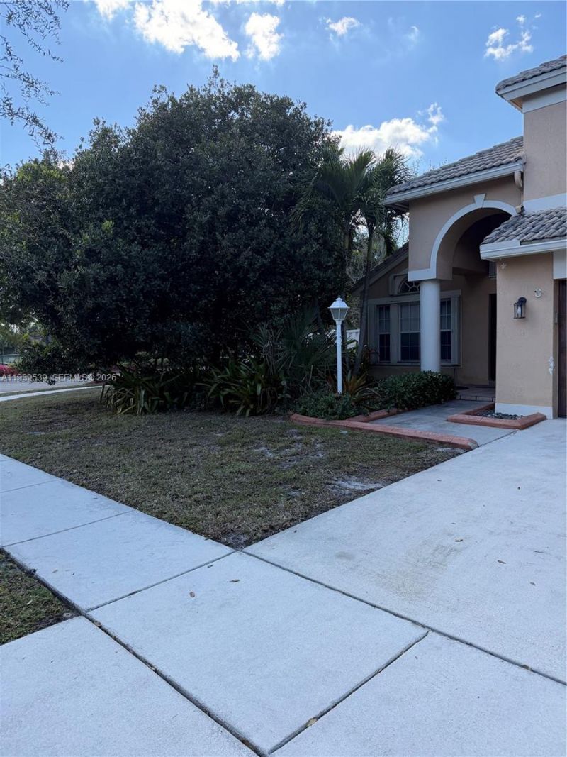 1552 NW 135th Ave , Pembroke Pines, FL 33028 Photo