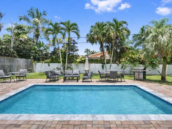 5841 SW 58th Ter, South Miami, FL 33143