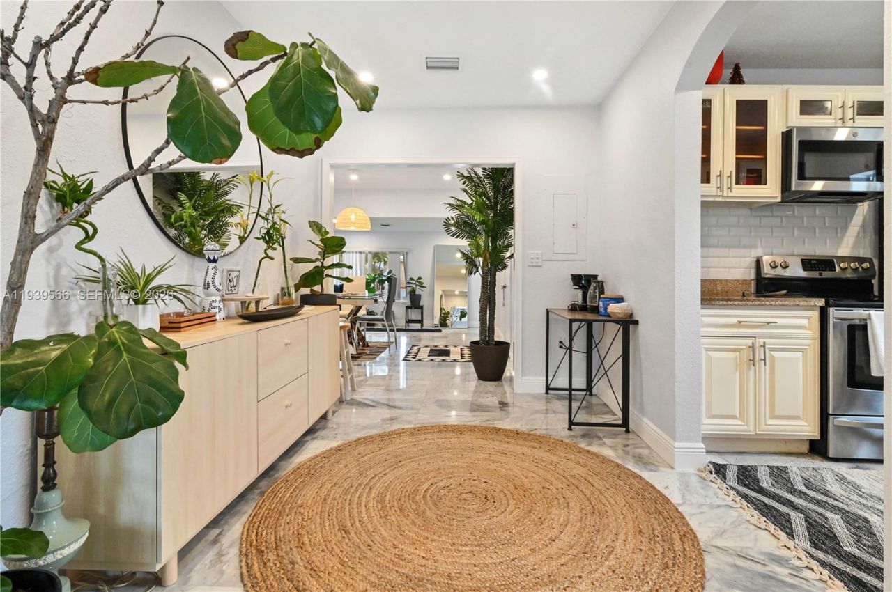 5841 SW 58th Ter, South Miami, FL 33143 Photo