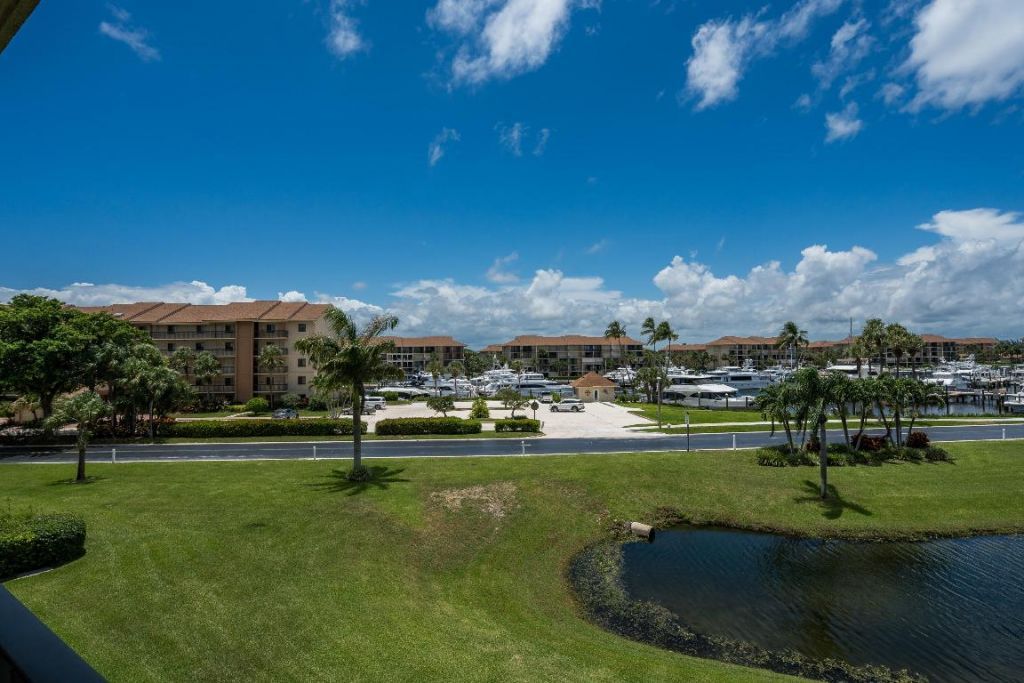 901 Seafarer Circle, Unit 306, Jupiter, FL 33477 Photo